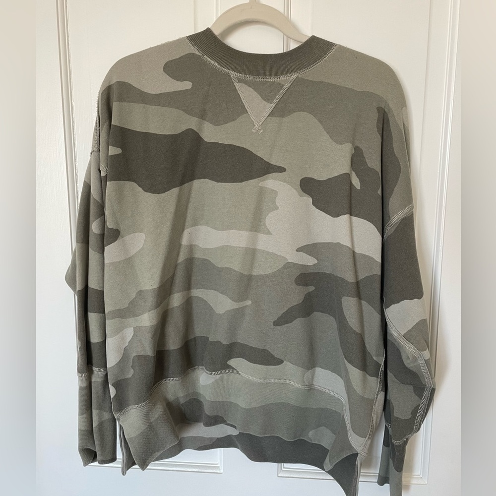 Abercrombie & Fitch camo crewneck